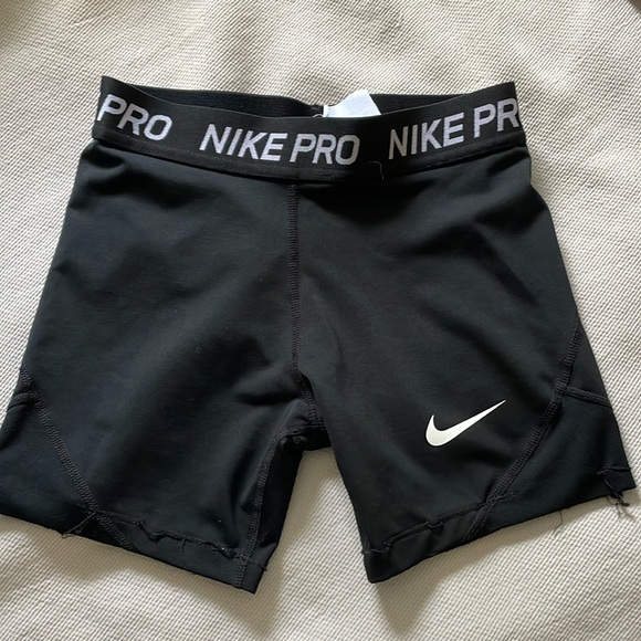 kids small nike pro- a little wear on the bottom but good condition - Picture 1 of 2